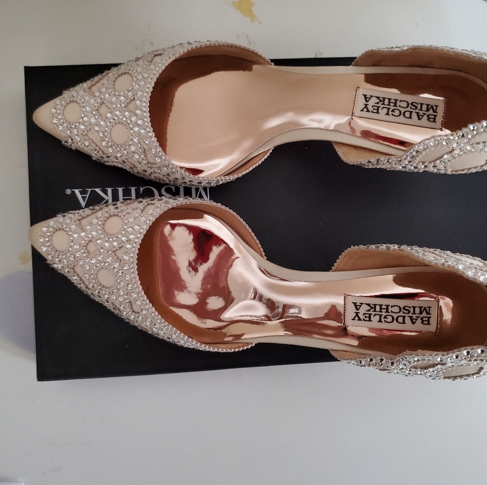 Shoes - Picture 2 of 8